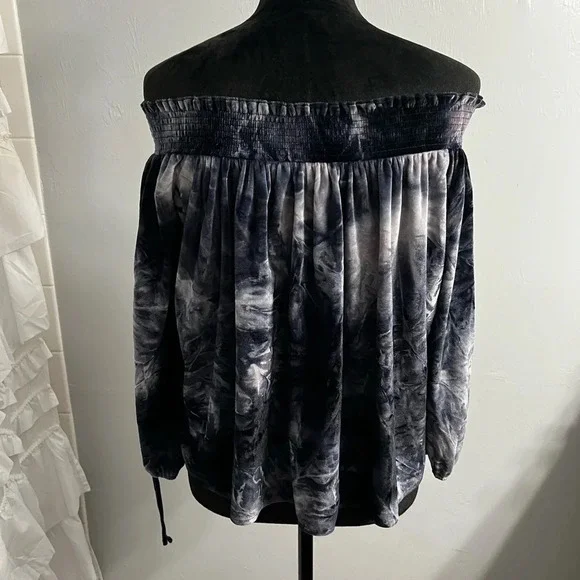 American Eagle Outfitters off the shoulder velvet top - Picture 3 of 6